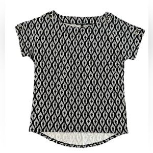 Cable & Gauge Women's Top With Grommets on Shoulder Black and White Size Small